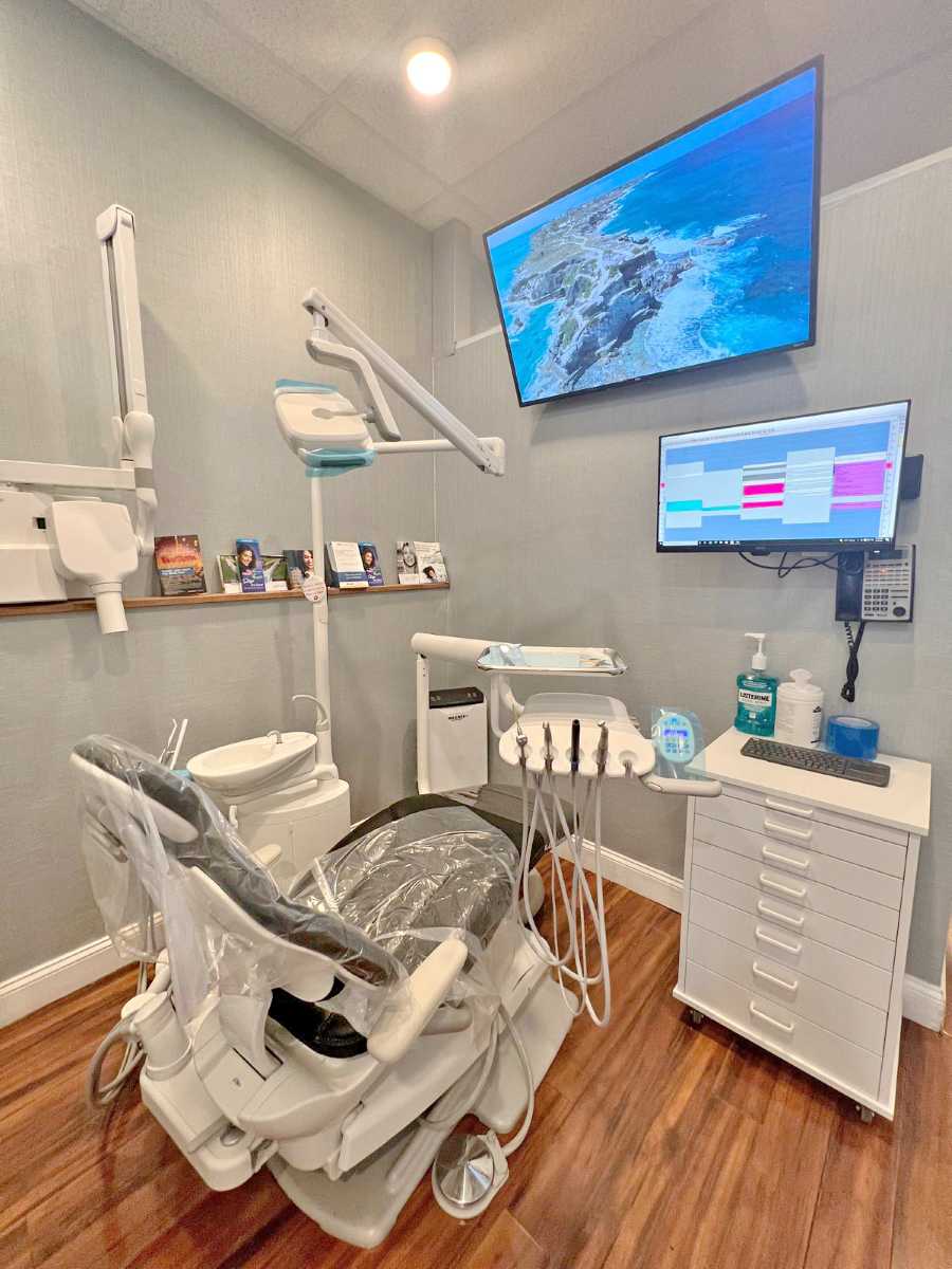 White Plains Dental treatment chair